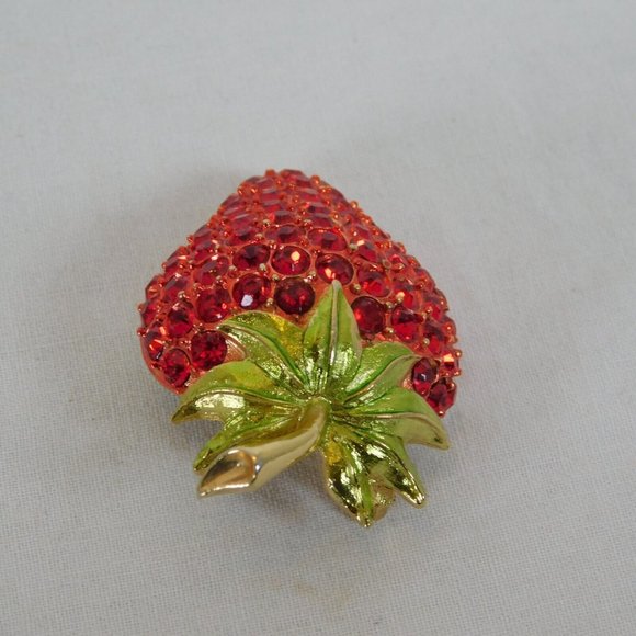 Vintage Red Rhinestone Strawberry Fruit Gold Tone Brooch Pin Domed Leaves Stem - Picture 3 of 6